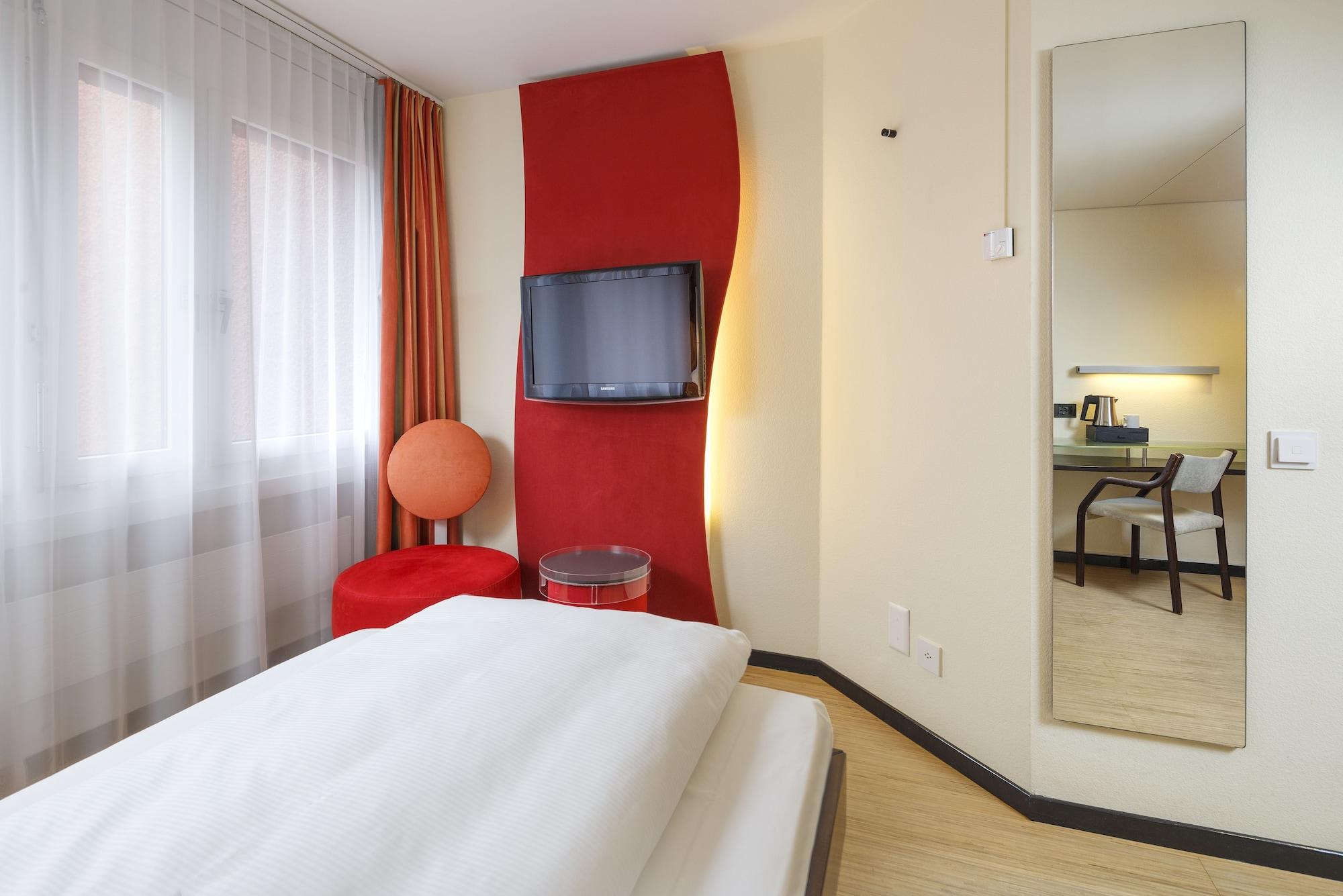 Hotel Ramada By Wyndham Du Parc 4*