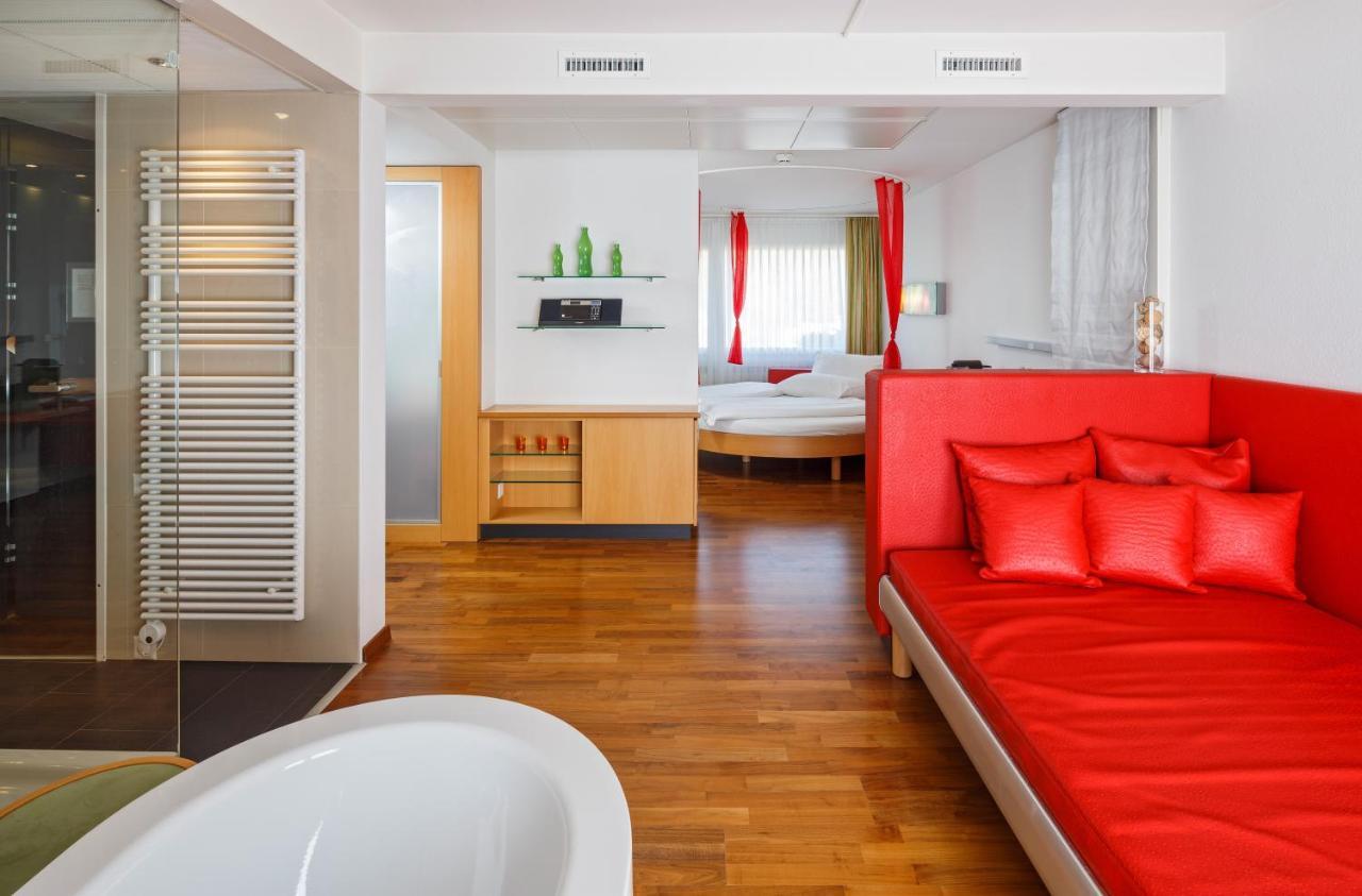 Ramada By Wyndham Du Parc Hotel 4*