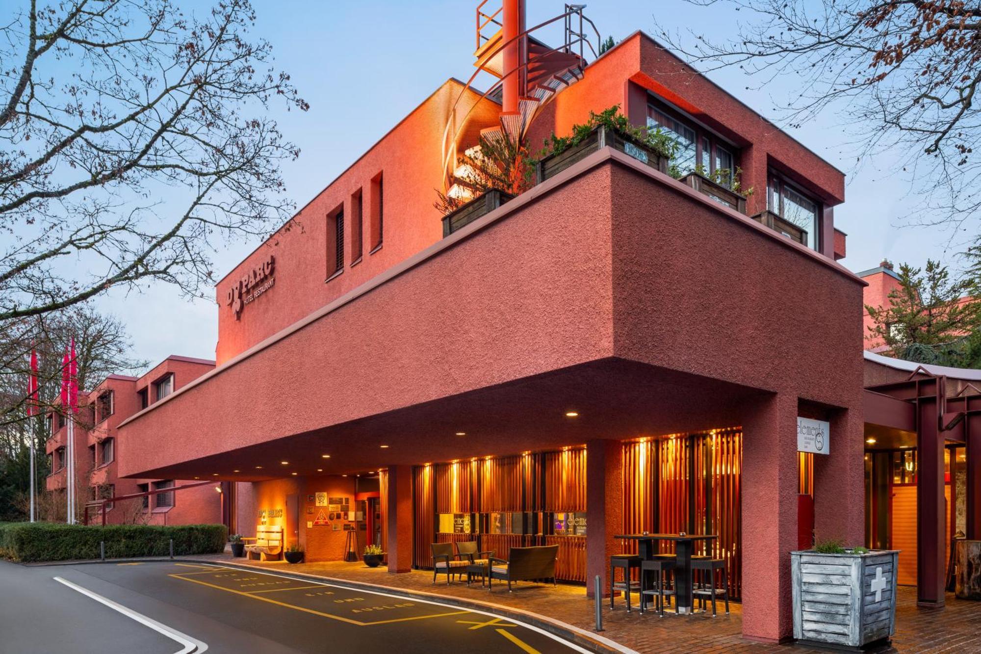 Hotel Ramada By Wyndham Du Parc 4*